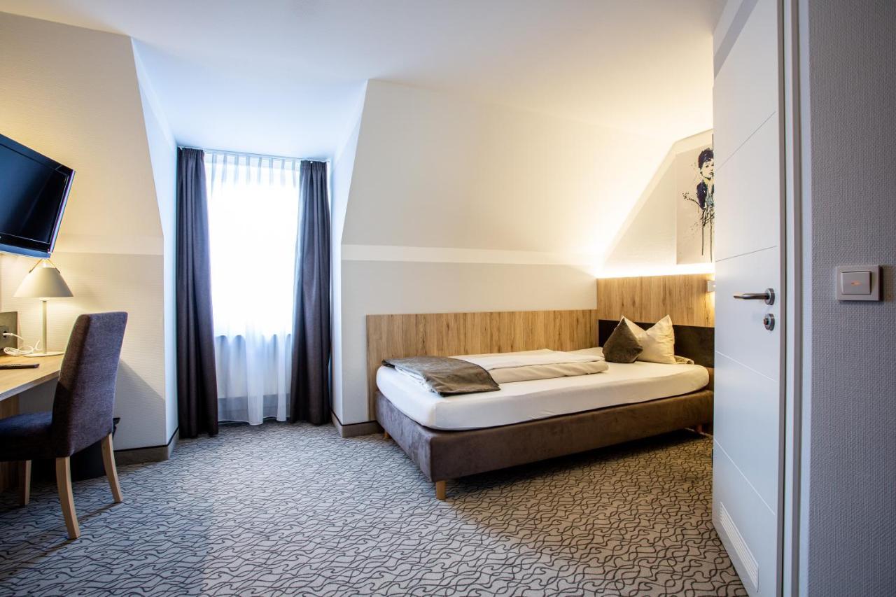 Amtsstueble Hotel & Restaurant Мосбах Екстер'єр фото