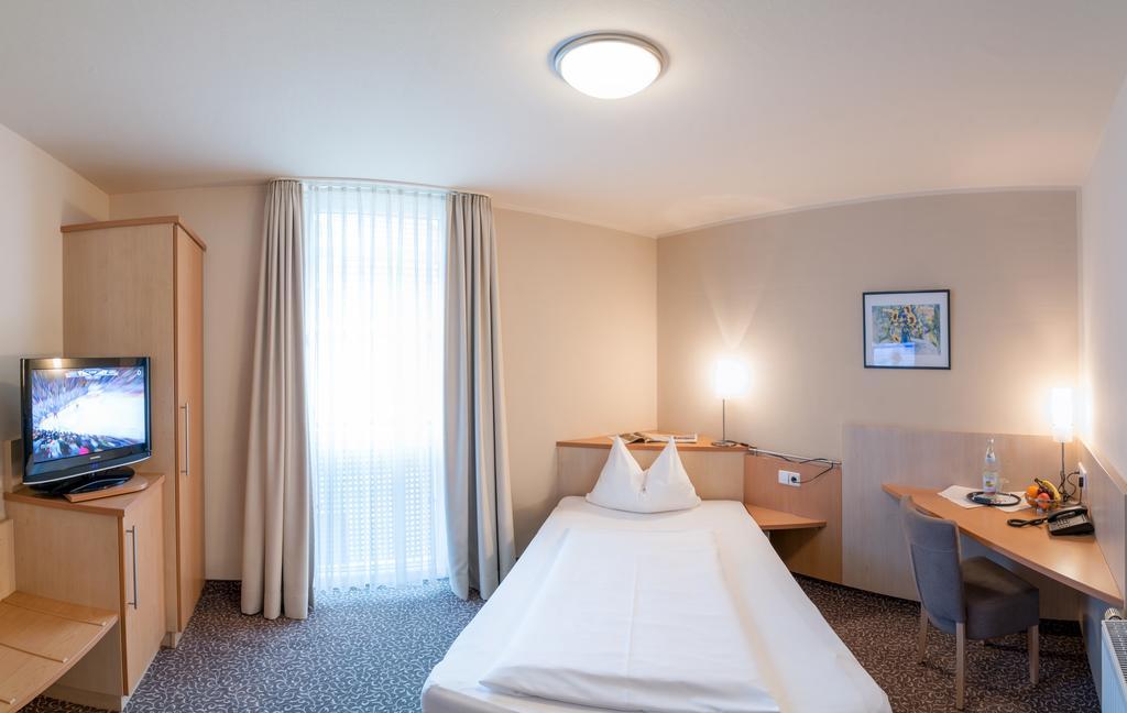 Amtsstueble Hotel & Restaurant Мосбах Екстер'єр фото